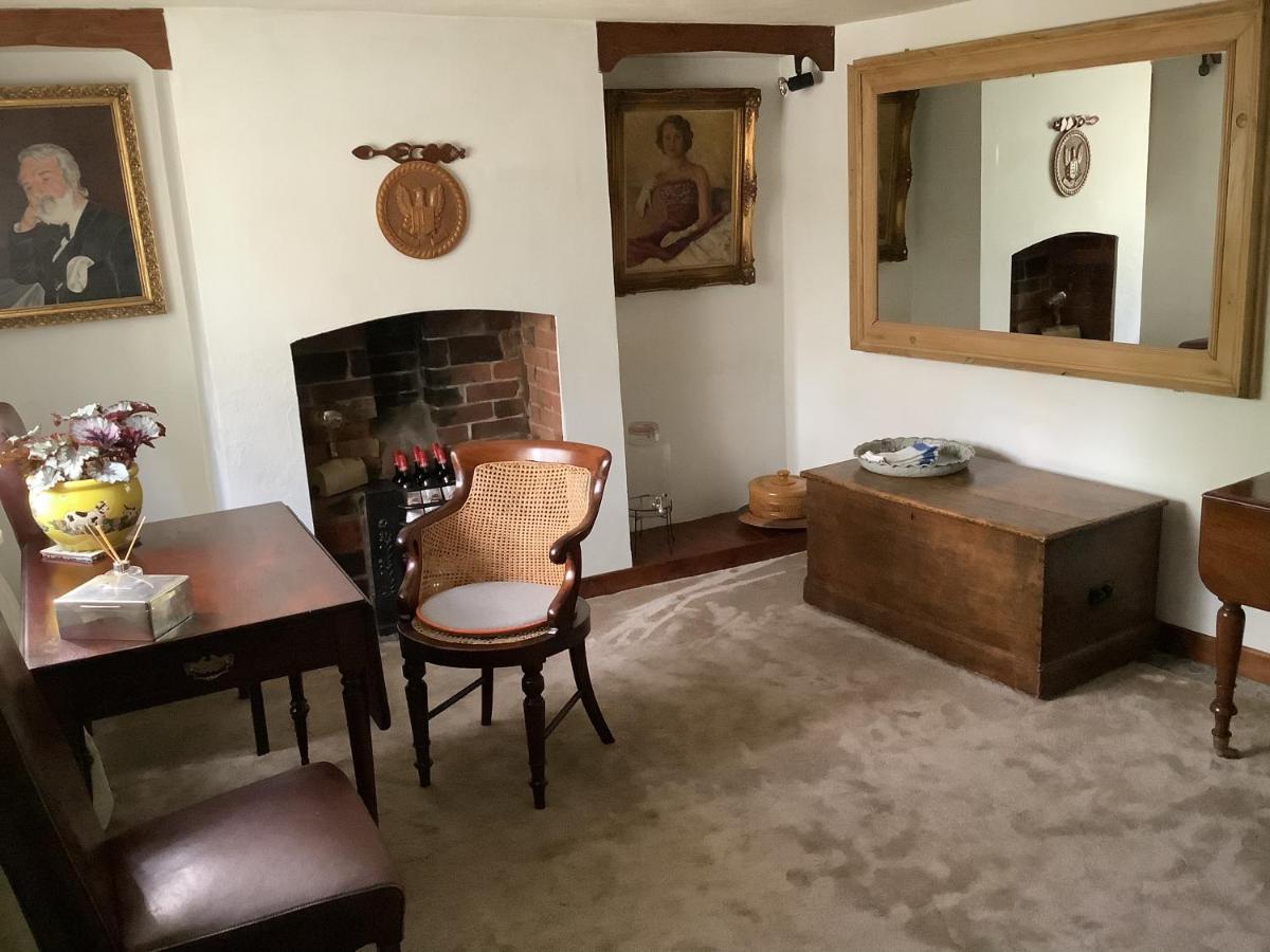 Bed and Breakfast Bwthyn Cudd Уэстбери Экстерьер фото